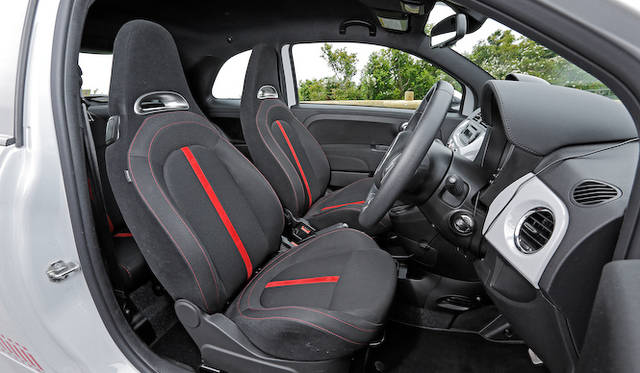 <strong>Abarth 500｜アバルト 500（5段MT）</strong><Br / >