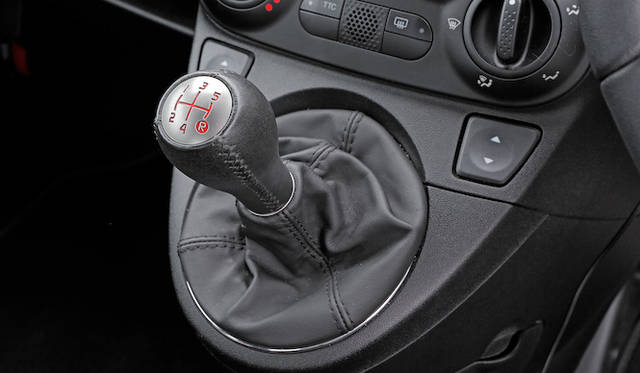 <strong>Abarth 500｜アバルト 500（5段MT）</strong><Br / >