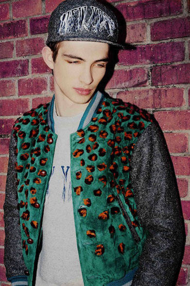 ブルゾン8万4240円、カットソー1万6200円、キャップ1万2960円