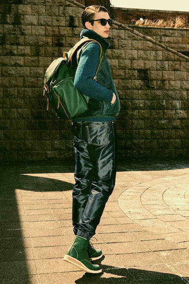 ベスト3万6720円、ニット3万8880円、パンツ4万2120円、バッグ6万6960円、ブーツ6万2640円