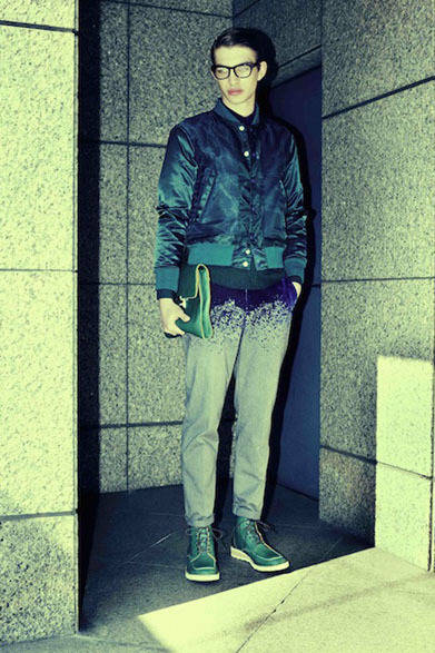 ブルゾン6万2640円、シャツ2万7000円、コーデュロイ切替パンツ3万0240円、ブーツ6万2640円