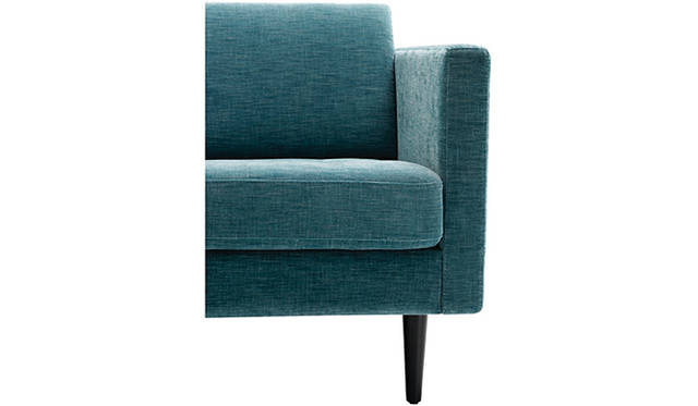 「Osakaソファ」。アームレストはこちらのストレートのほか、少し傾斜のある2タイプから選べる