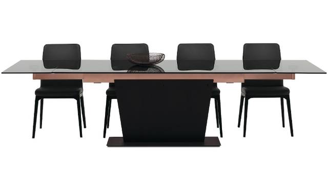 「Monzaダイニングテーブル」は、ボーコンセプトのハイエンドなプレミアレベルのコレクション