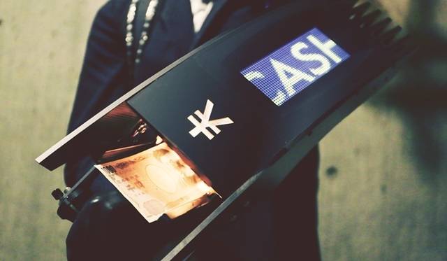 <strong>EN ROUTE｜新ブランド「アンルート」が街中でファッションショーと一般参加型のイベントを開催</strong>　