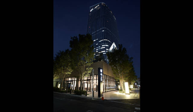 場所は虎ノ門ヒルズの別棟、ガーデンハウスの1階に位置する