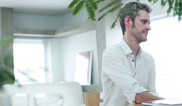 パリではどのような写真を撮っていたのかを尋ねると「いや、フランスではシトロエンのエンジニアで、車体のデザインを担当していました。写真は趣味だったんです。東京に来てから、本格的に写真を始めて、プロになりました」との返答が