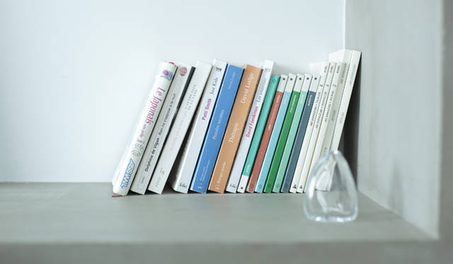 現在は東京に暮らし、フランスのル・モンド紙、米ウォール・ストリート・ジャーナル紙、日本の建築雑誌などで活動する