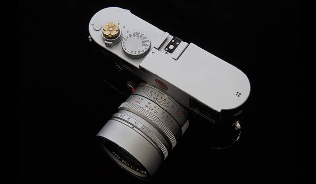 <strong>Map Camera｜マップカメラ</strong>　ライカM専用、ピンクゴールドの桜とグリーンゴールドの菊のソフトレリーズ