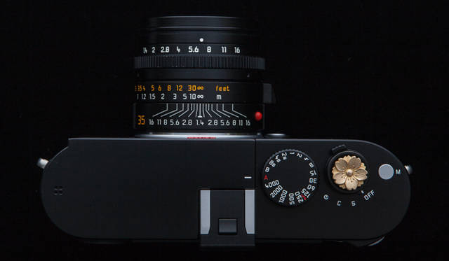<strong>Map Camera｜マップカメラ</strong>　ライカM専用、ピンクゴールドの桜とグリーンゴールドの菊のソフトレリーズ