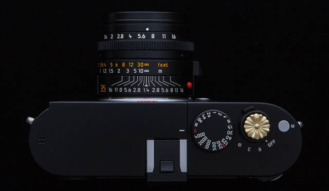 <strong>Map Camera｜マップカメラ</strong>　ライカM専用、ピンクゴールドの桜とグリーンゴールドの菊のソフトレリーズ