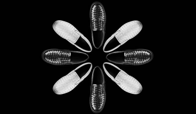 <strong>BOTTEGA VENETA｜新作ウィメンズスリッポン登場</strong>　イントレチャートナッパ スリッポンスニーカー 2色展開　各8万1000円（税抜）