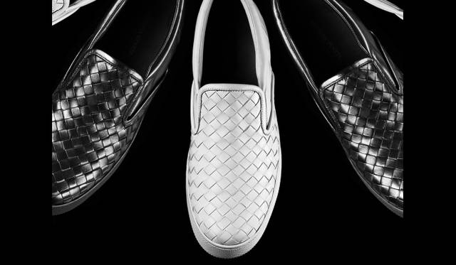 <strong>BOTTEGA VENETA｜新作ウィメンズスリッポン登場</strong>　イントレチャートナッパ スリッポンスニーカー 2色展開　各8万1000円（税抜）