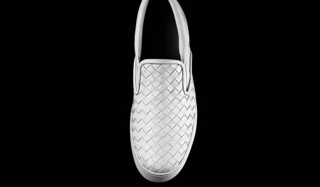 <strong>BOTTEGA VENETA｜新作ウィメンズスリッポン登場</strong>　イントレチャートナッパ スリッポンスニーカー　ホワイト　8万1000円（税抜）