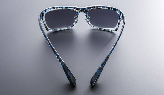 セルロイド製アイウェア「G01（ジー・ゼロワン）」（セルロイド：ブルーアッシュ7／金属部：ライトグレー）4万8600円