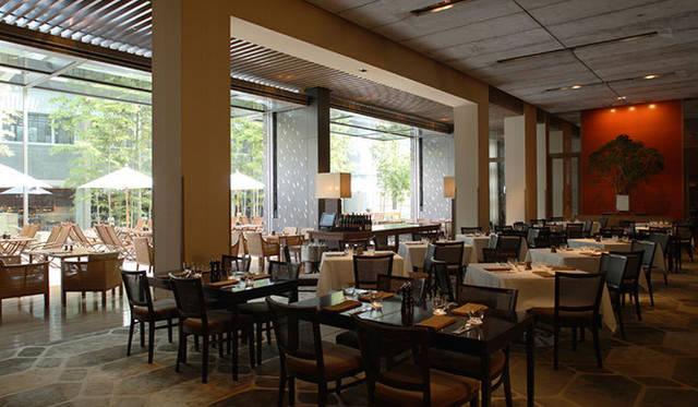 ステーキハウス「オーク ドア」