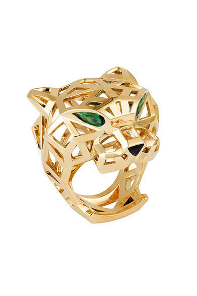 オニキスとツァボライトガーネットをあしらったゴールドリング 222万4800円 © Cartier