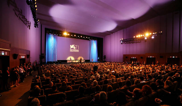 今年はフランス出身の作曲家、アレクサンドル・デスプラ率いる9人の審査員が、20作品のなかから受賞作品を選出した　© la Biennale di Venezia - Foto ASAC