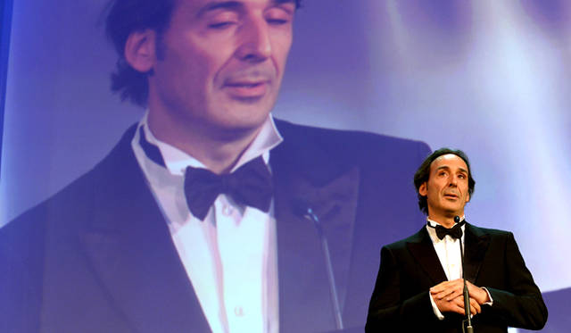 審査委員長を務めたアレクサンドル・デスプラは、冒頭で「どの作品も素晴らしく、受賞作品を決めるのは簡単ではありませんでしたが、出品作品に関わったすべてのシネアスト（映画人）への尊敬の念と公平さをもって選出しました」と述べた　© la Biennale di Venezia - Foto ASAC