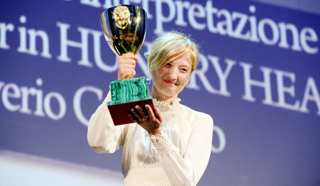 コンペティション部門　女優賞：<br />アルバ・ロルバケル『Hungry Hearts』　© la Biennale di Venezia - Foto ASAC© la Biennale di Venezia - Foto ASAC