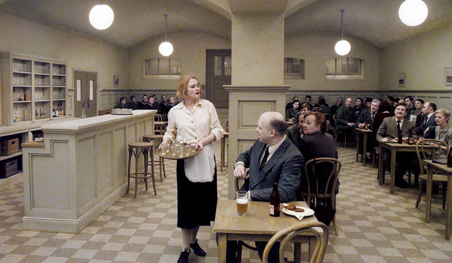 コンペティション部門　金獅子賞：<br /> 『En duva satt på en gren och funderade på tillvaron（A Pigeon Sat on a Branch Reflecting on Existence）』　© la Biennale di Venezia - Foto ASAC© la Biennale di Venezia - Foto ASAC