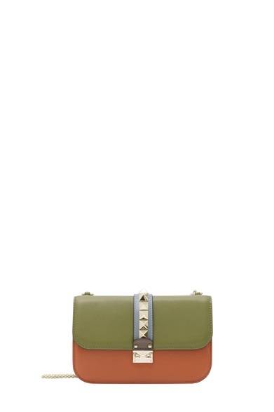 <strong>VALENTINO GARAVANI｜伊勢丹新宿店にてポップアップストア開催</strong><br />MEDIUM SHOULDER BAG　23万8000円（税抜）