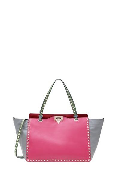 <strong>VALENTINO GARAVANI｜伊勢丹新宿店にてポップアップストア開催</strong><br />MEDIUM TOTE　24万2000円(税抜）