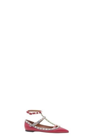 <strong>VALENTINO GARAVANI｜伊勢丹新宿店にてポップアップストア開催</strong><br />フラットパンプス　10万5000円（税抜）