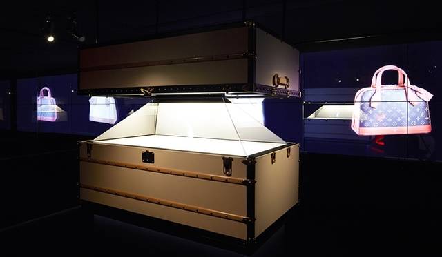 <strong>LOUIS VUITTON｜「SERIES 1 – THAT WAS THEN, THIS IS NOW」エキシビション</strong>　Magic trunk  ©LOUIS VUITTON -TAKAMURADAISUKE