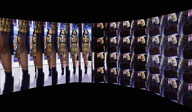 <strong>LOUIS VUITTON｜「SERIES 1 – THAT WAS THEN, THIS IS NOW」エキシビション</strong>　Infinite show ©LOUIS VUITTON -TAKAMURADAISUKE