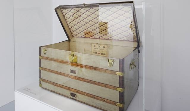 <strong>LOUIS VUITTON｜「SERIES 1 – THAT WAS THEN, THIS IS NOW」エキシビション</strong>　Accessories Gallery ©LOUIS VUITTON / Shoichi Kajino