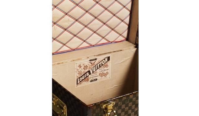 <strong>LOUIS VUITTON｜「SERIES 1 – THAT WAS THEN, THIS IS NOW」エキシビション</strong>　Detail from the inside of an old LV trunk ©Collection Louis Vuitton Malletier - Patrick Gries