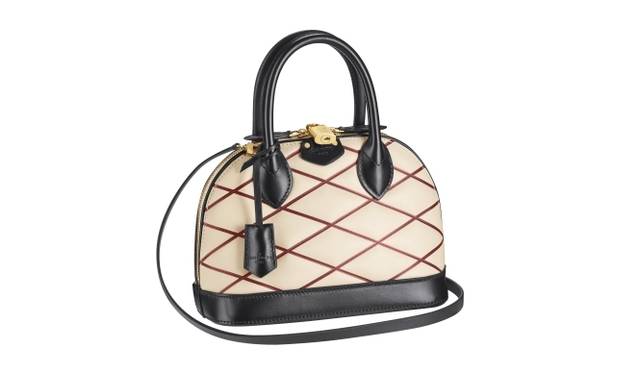 <strong>LOUIS VUITTON｜「SERIES 1 – THAT WAS THEN, THIS IS NOW」エキシビション</strong>　ヴィテージのトランクからインスパイアされた、2014-15秋冬コレクションのバッグ  © Louis Vuitton Malletier