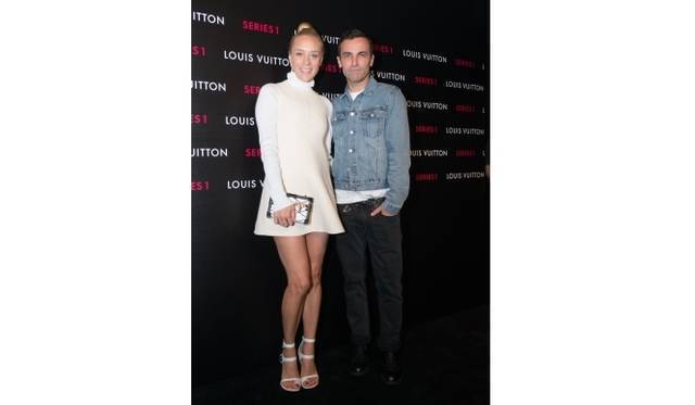 <strong>LOUIS VUITTON｜「SERIES 1 – THAT WAS THEN, THIS IS NOW」エキシビション</strong>　（左より）女優のクロエ・セヴィニー、二コラ・ジェスキエール ©LOUIS VUITTON / Shoichi Kajino