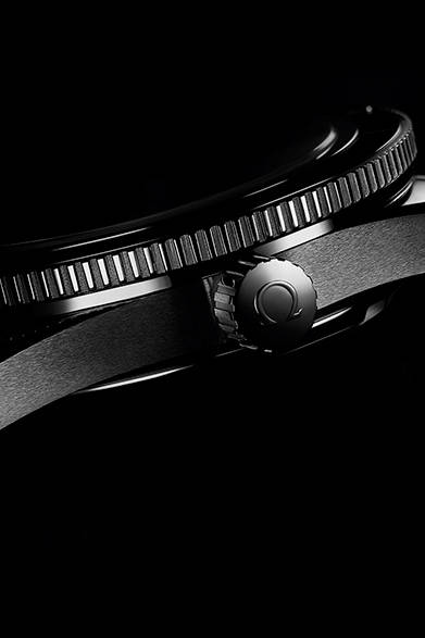 自動巻き、Tiケース、ケースサイズ直径41mm、300m防水、86万円（税抜）<br /><br />オメガお客様センター<br />Tel. 03-5952-4400