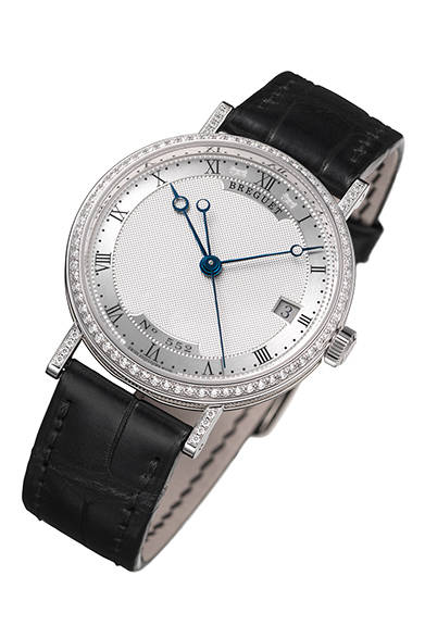 自動巻き、18KWGケース、ケースサイズ直径33.5mm、274万円（予価／税抜）<br /> <br />ブレゲ ブティック銀座<br />Tel. 03-6254-7211