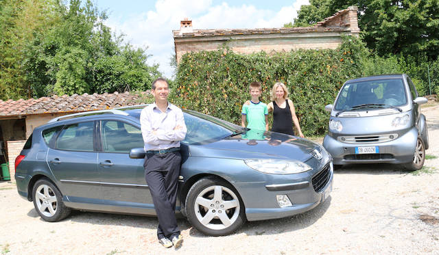 <strong>あなたのクルマ 見せてください 第10回　特別欧州篇 ファブリツィオ・カスプリーニ氏×プジョー407SW</strong><Br / >ファブリツィオ一家とそのクルマたち