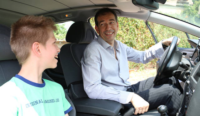 <strong>あなたのクルマ 見せてください 第10回　特別欧州篇 ファブリツィオ・カスプリーニ氏×プジョー407SW</strong><Br / >