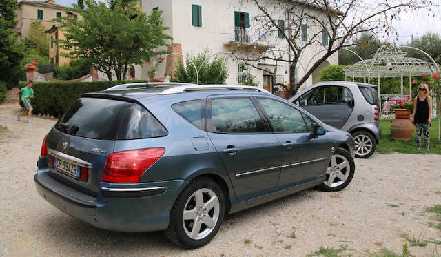 <strong>あなたのクルマ 見せてください 第10回　特別欧州篇 ファブリツィオ・カスプリーニ氏×プジョー407SW</strong>