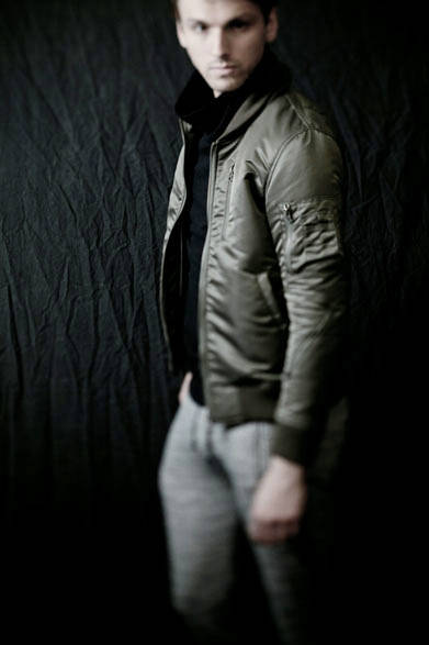 MA-1ジャケット4万2120円、ほか参考商品