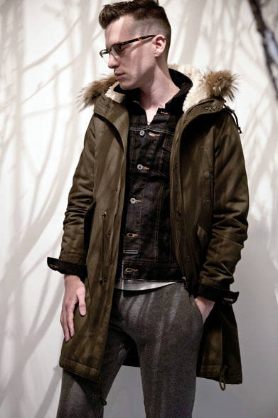 モッズコート6万2640円、Gジャン2万9700円、スウェットパンツ1万5660円、ほか参考商品