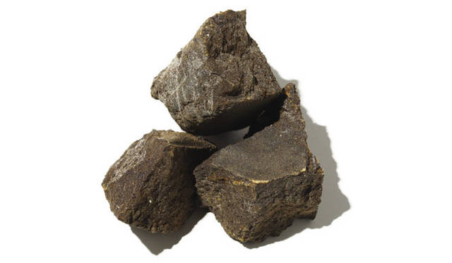 <strong>PLANTOLOGY｜プラントロジー</strong>　<strong>「INNER CLEANSE（インナークレンズ）」</strong><br>「アロエ」　一般的に切り傷や火傷の治療に良いと知られているアロエは、腸内の善玉菌のエサとなることに加え、腸内の水分を増やして便を柔らかくしたり、大腸のはたらきを活性化させることでデトックス効果が高いことで知られている