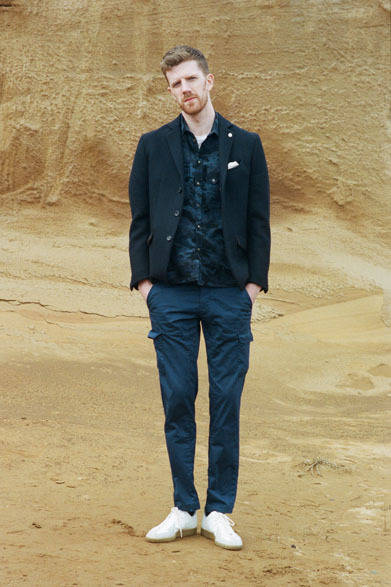 3B JACKET 5万1840円、CORDUROY WESTERN SHIRT 2万520円、THREE DIMENSIONAL CARGO PANTS 2万4840円