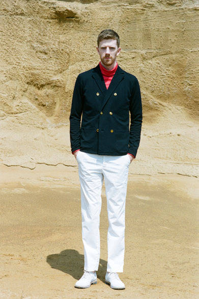 JACKET CARDIGAN 3万240円、TURTLE NECK TEE 1万6200円、3RD SKIN TROUSERS 2万2680円