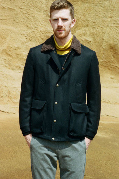 BOA-BLOUSON 5万2920円、TURTLE NECK TEE 1万6200円、REFINED SWEAT 1万6200円、KNITTING CHINO PANTS 2万2680円