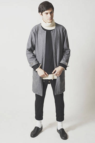 コート3万9960円、トップス1万6200円、インナー1万6200円、パンツ2万5920円