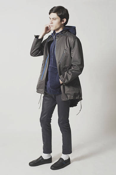 コート4万9680円、トップス2万7540円、パンツ3万780円