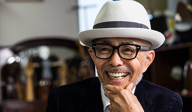 靴はNYの「Moulded Shoe（モールデッド・シュー）」というデッドストックを扱う店で購入しているという。「オールデンのシューズを10足以上買ってます。大顧客ですね（笑）。価格もこなれていて、ぼくの足に合うサイズがあるんです」