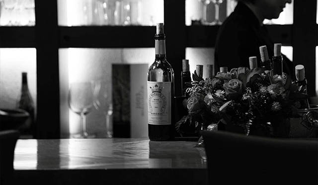 <strong>キッサコ</strong><br />営業時間｜18:00～27:00（LO 25:30<br />日曜・祝日・第1月曜定休<br />住所｜東京都港区南麻布5-1-1 PLAZA KAY 2F<br />Tel. 03-5475-5920<br />http://www.kissako.jp/kissakoHP/welcome.html