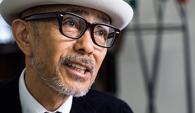 「雨が降ったら、家でカウチを決め込むか、映画館に行きます。昔の人間は、映画が好きなんですよ。いまはろくな映画がないから、若者がかわいそうです。デジタルで作り込んだようなものは、漫画と一緒。昔の映画には、ふつうの世界がある。だからいいんですね」