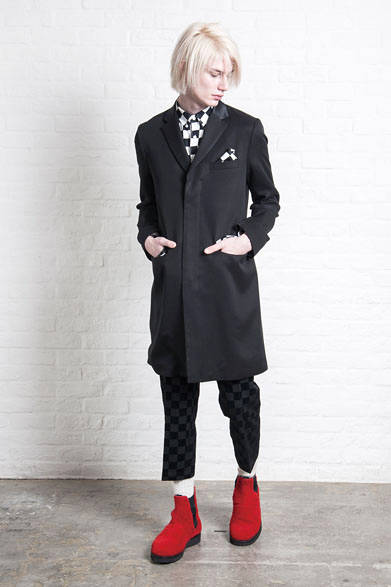 CHEATERFIELD COAT 7万7760円、B/D SHIRT 2万4840円、SLACKS a bit short 2万9160円、SCARF 9720円